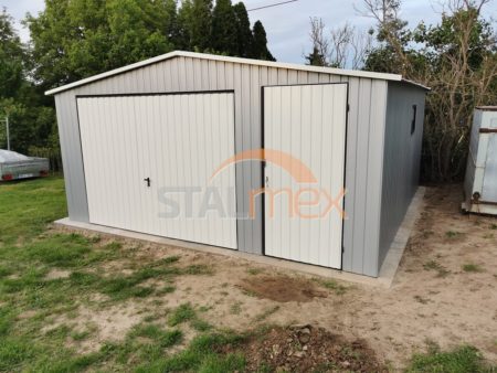 Garage 5×5×2,5 - Satteldach, Schwingtor, RAL 9006 weißaluminium, PVC-Fenster, Tür